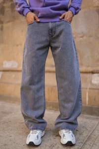 man wear jean